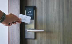 Turismo, in arrivo 110 milioni in incentivi: agevolazioni per hotel, ristoranti e imprese del settore - Warrant